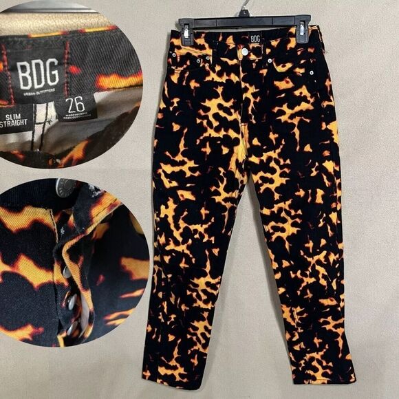 BDG Urban Outfitters Women’s Jeans Slim Straight Flame Lava Fire Print Size 26 - Picture 1 of 7